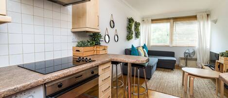 Apartment | Wohnbereich | Flachbildfernseher