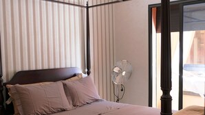 2 室のベッドルーム、低刺激性寝具、WiFi (無料)、ベッドシーツ