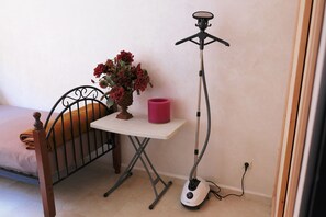 2 bedrooms, hypo-allergenic bedding, free WiFi, bed sheets