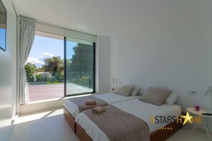3 dormitoris, caixa forta a l'habitació i planxa i posts de planxar 