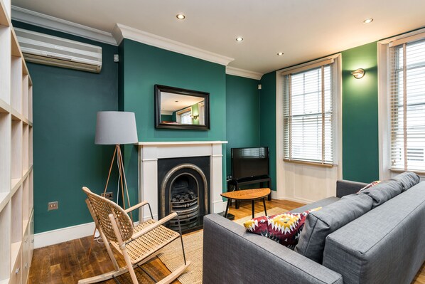 Fireplace - Soho Residences by Allô Housing (London)