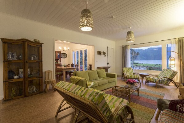 Hus - 4 sovrum | Vardagsrum | Platt-tv