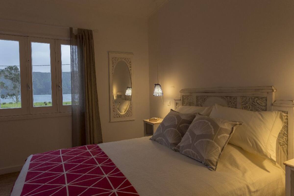 House, 4 Bedrooms | Desk, blackout drapes, soundproofing, iron/ironing board