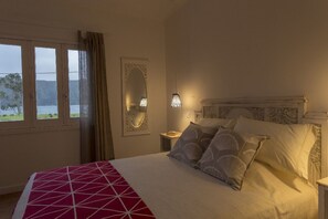 Casa, 4 habitaciones | Escritorio, cortinas opacas, sistema de insonorización