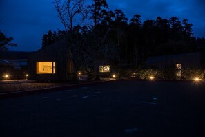 Fachada del alojamiento - Noche