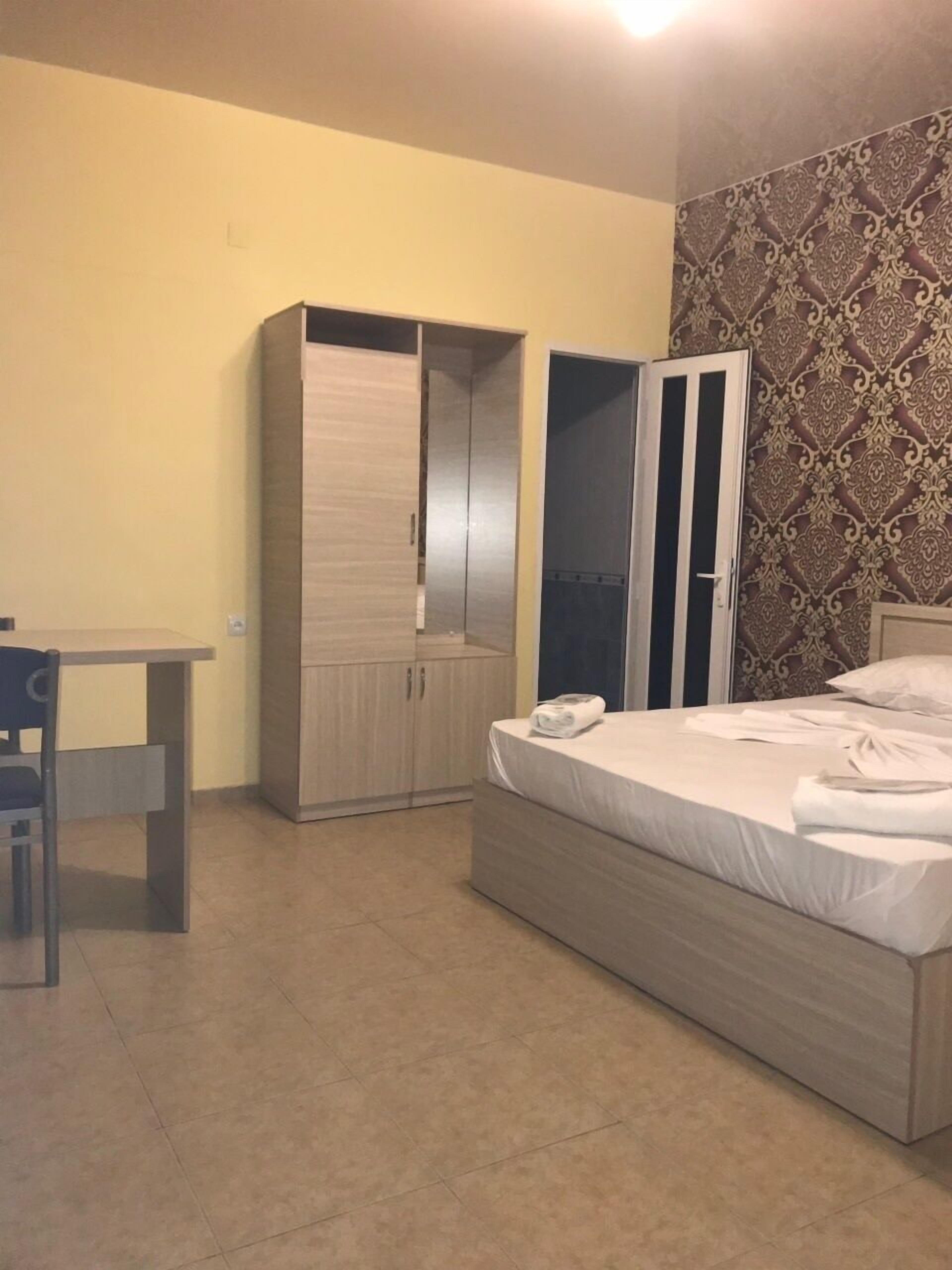 Phòng dành cho gia đình, 2 phòng ngủ | Bàn, khu vực làm việc phù hợp cho laptop, màn/rèm cản sáng 