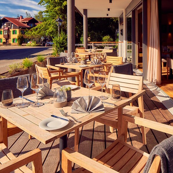 Café da manhã com buffet todos os dias (EUR 18 por pessoa)