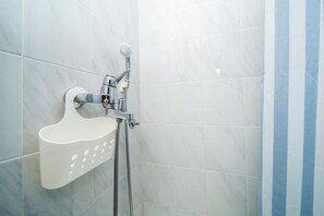 Bathtub, hair dryer, towels