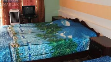 Kamar Double atau Twin Standar, 1 Tempat Tidur Double, pemandangan gunung | Brankas dan Wi-Fi gratis