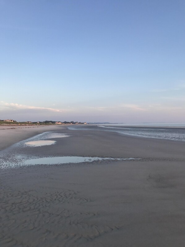 Beach nearby - Steps to Wingaersheek's Private 1.5 Mile White Dune Beach (Gloucester)