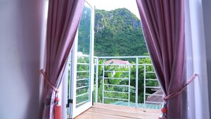 Egyptian cotton sheets, premium bedding, down comforters - Queen Ponaland Homestay (Phong Nha)