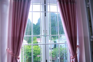 Egyptian cotton sheets, premium bedding, down comforters - Queen Ponaland Homestay (Bo Trach)