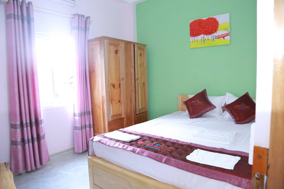 Egyptian cotton sheets, premium bedding, down duvets