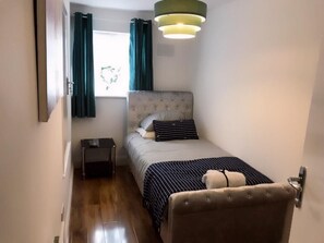 Room - Charimore Relaxation House (London)
