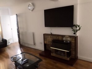 House | Living area | Flat-screen TV