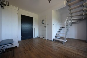 Apartment | Wohnbereich | Flachbildfernseher