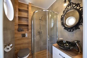Apartment | Bathroom | Shower, towels, toilet paper - Jastrzebia Marina (Wladyslawowo)