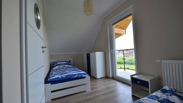 Apartment | Premium bedding, in-room safe, laptop workspace, iron/ironing board