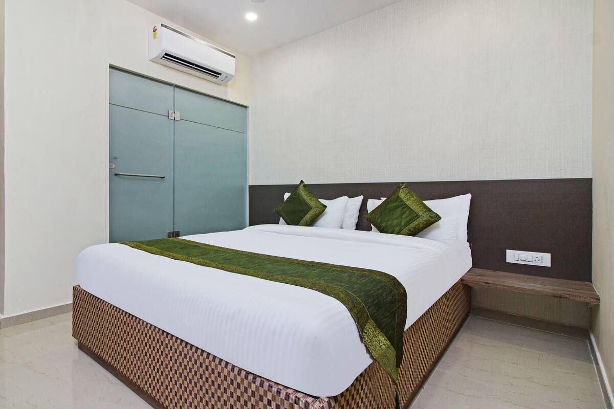 Iron/ironing board, rollaway beds, free WiFi, bed sheets