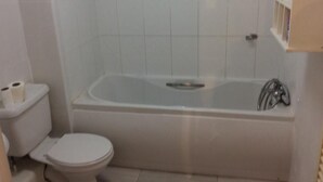 Bathroom - Charimore Executive Apartment (London)