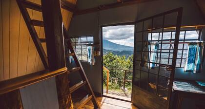 Earth Lodge - Hostel