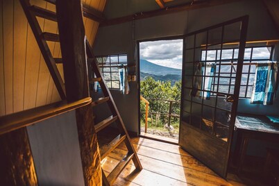 Earth Lodge - Hostel