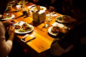 Dining - Earth Lodge - Hostel (Antigua Guatemala)