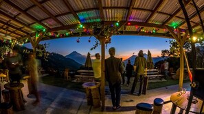 Terrace/patio - Earth Lodge - Hostel (Antigua Guatemala)