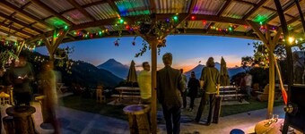 Earth Lodge - Hostel