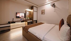 Phòng đôi Deluxe, quang cảnh thành phố | Minibar, bàn, phòng cách âm, truy cập Internet không dây miễn phí 