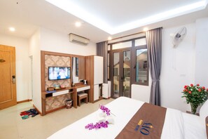 View from room - Khach San Sao (Hanoi)