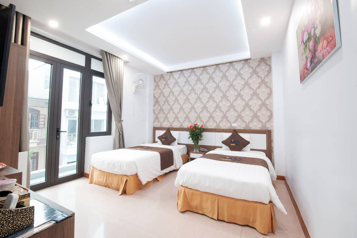 Minibar, desk, soundproofing, free WiFi