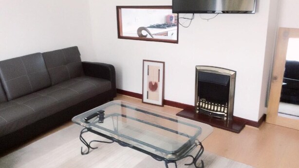 House, 3 Bedrooms | Living area | Flat-screen TV - Abbey Wood Leisure House (London)