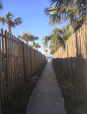 Property grounds - Living The Beach Life- 4BR/2BA, Sleeps 12, Huge Private Pool... (Panama City Beach)