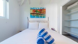 A hotel room with a bed, a painting, and a white wardrobe. - ♥ Perfect Family Getaway ♥ with Tropical Pool & Garden (Willemstad)