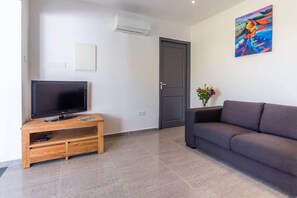 TV, offices - ♥ Perfect Family Getaway ♥ with Tropical Pool & Garden (Willemstad)