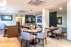 Desayuno continental incluido todos los días 