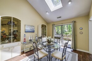 In-room dining - Jessamine Place 2 (Hilton Head Island)