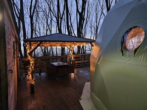 屋外ダイニングエリア