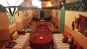 Lobby sitting area - Kasbah Ben Ali (Ait Ouassif)
