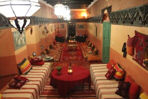 Lobby sitting area - Kasbah Ben Ali (Ait Ouassif)