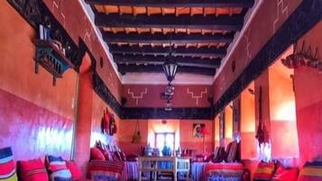 2 restaurants, breakfast, lunch served; local and international cuisine