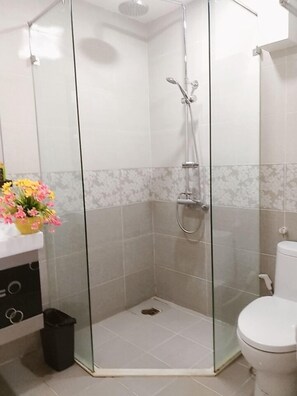 VIP Room, Bathtub | Bathroom | Free toiletries, hair dryer, slippers, towels - Rococo Hotel (Hanoi)