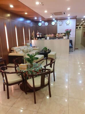 Lobby sitting area - Rococo Hotel (Hanoi)