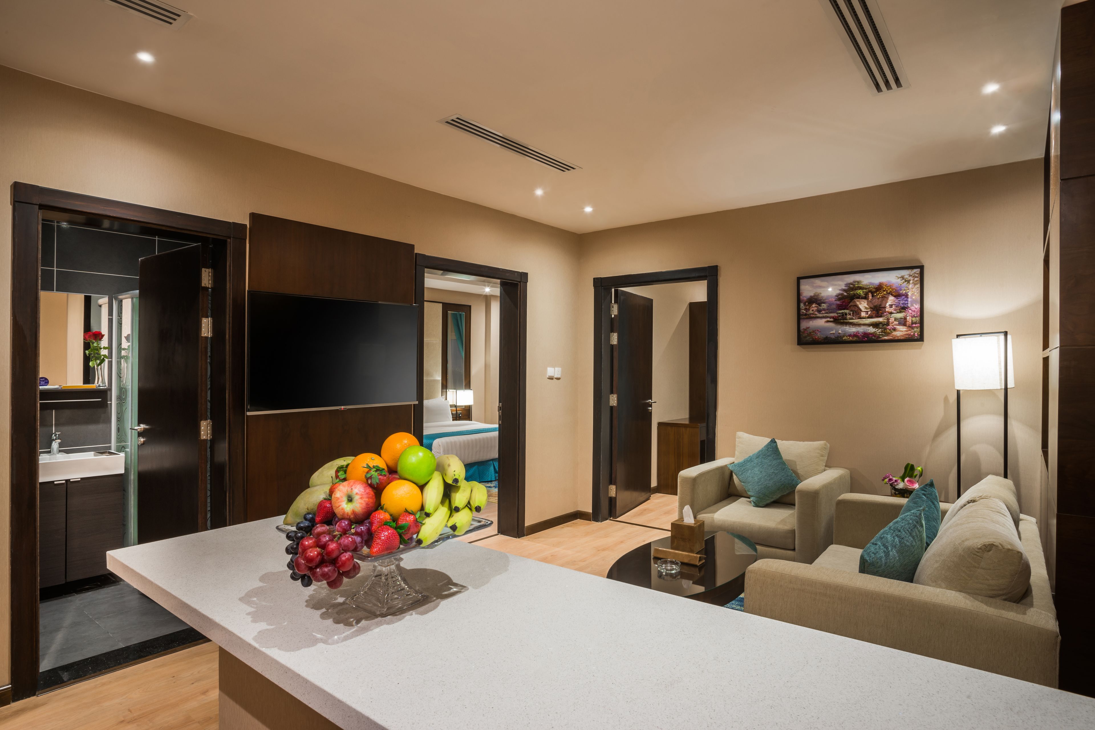 Family Suite | Minibar, in-room safe, desk, blackout curtains