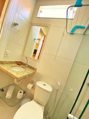 Classic Studio Suite, 1 Queen Bed | Bathroom | Shower, towels, toilet paper