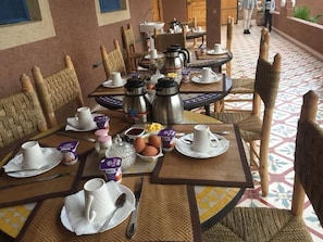 Breakfast, lunch and dinner served - Dar kaltoum (Ait Taguella)
