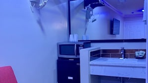 Interior - Mesa Motel (Costa Mesa)