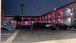 Parking - Mesa Motel (Costa Mesa)