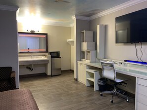 Tabla de planchar con plancha, wifi gratis y ropa de cama 